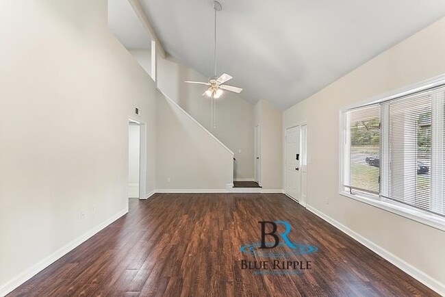 Building Photo - Spacious 3BR/2Bth Prime Smyrna Location on Dead End Street! Move in Special