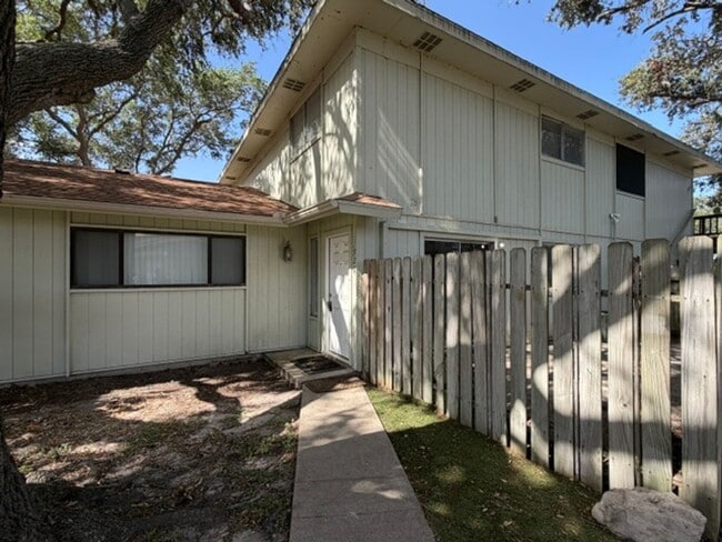 Building Photo - South Side Two Story Townhome