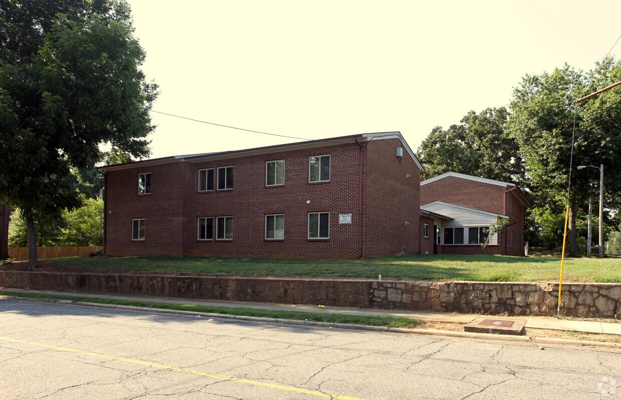 401 E 3rd Ave, Gastonia, NC 28054 Apartments in Gastonia, NC