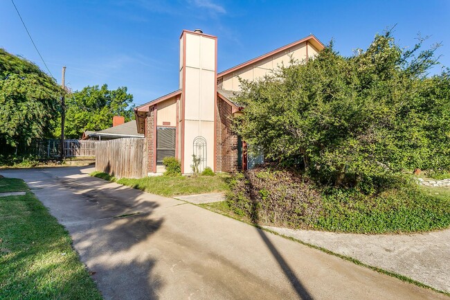 Building Photo - Great 2 Bed 2 Bath Townhouse in S Arlingto...