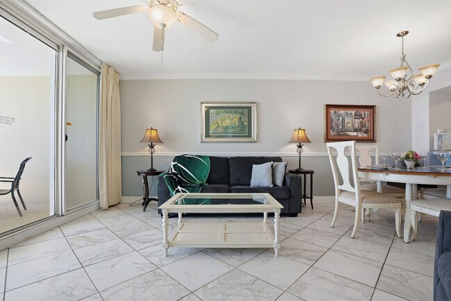 Foto del edificio - 14825C2 Front Beach Rd