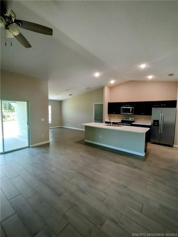 Building Photo - 1410 SW Flounder Ln