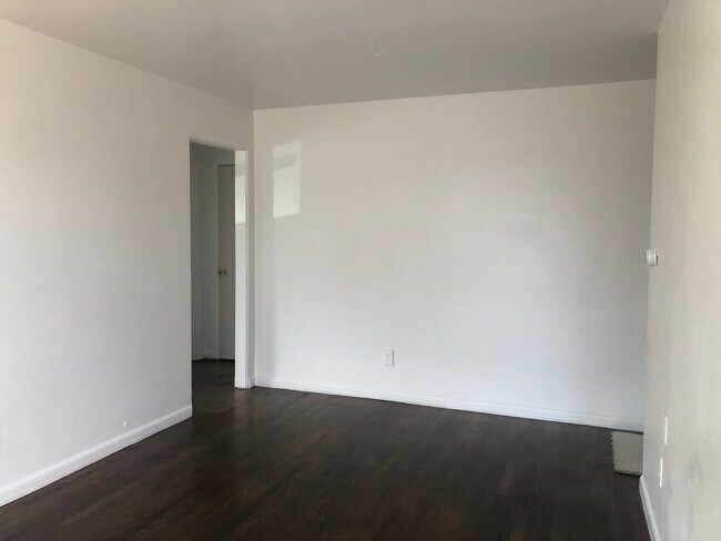 Building Photo - 1732 W Mosier Pl