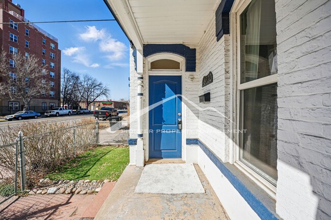 Building Photo - Charming Home with Washer/Dryer and Centra...