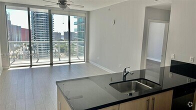 Building Photo - 1111 SW 1st Ave