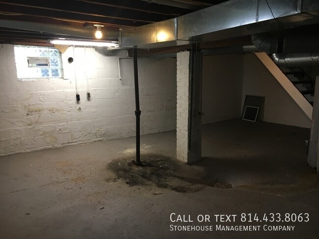 Building Photo - 1404 E 8th St