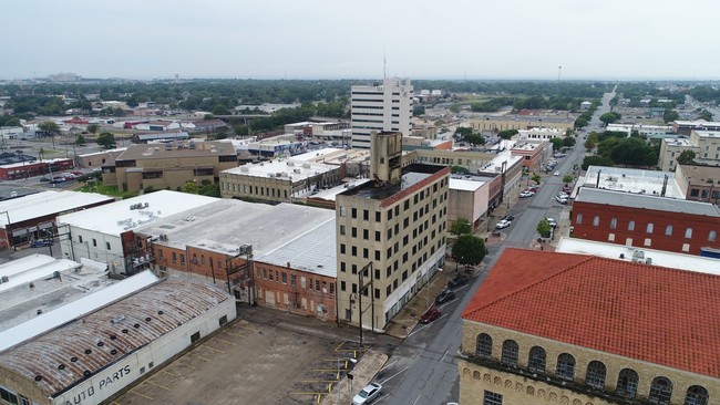 Building Photo - Central Plaza