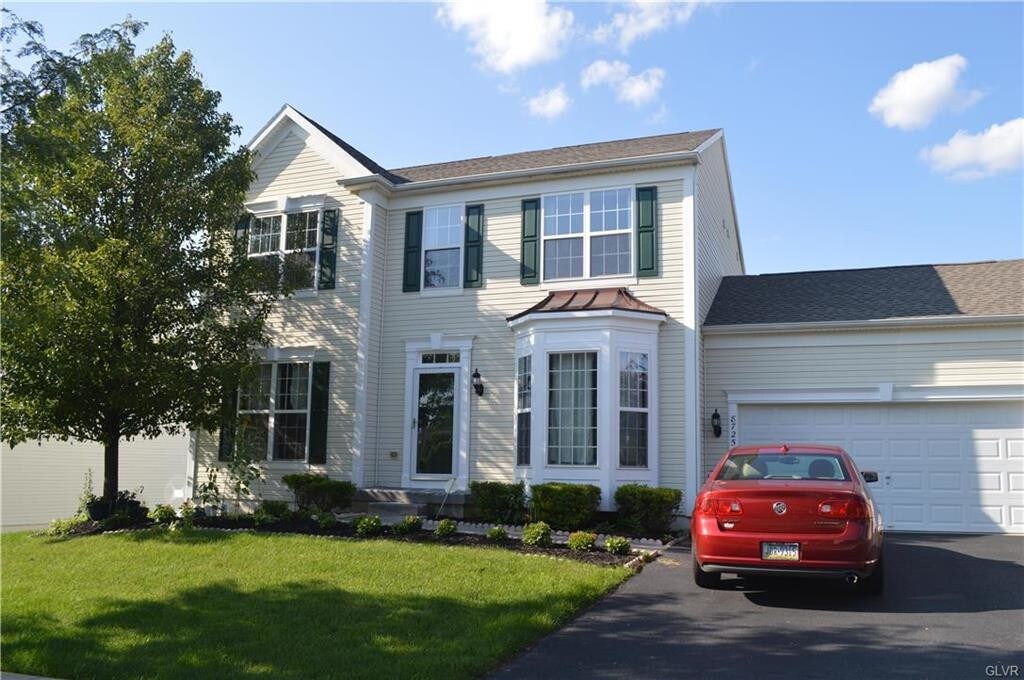 Foto principal - 8725 Pathfinder Rd