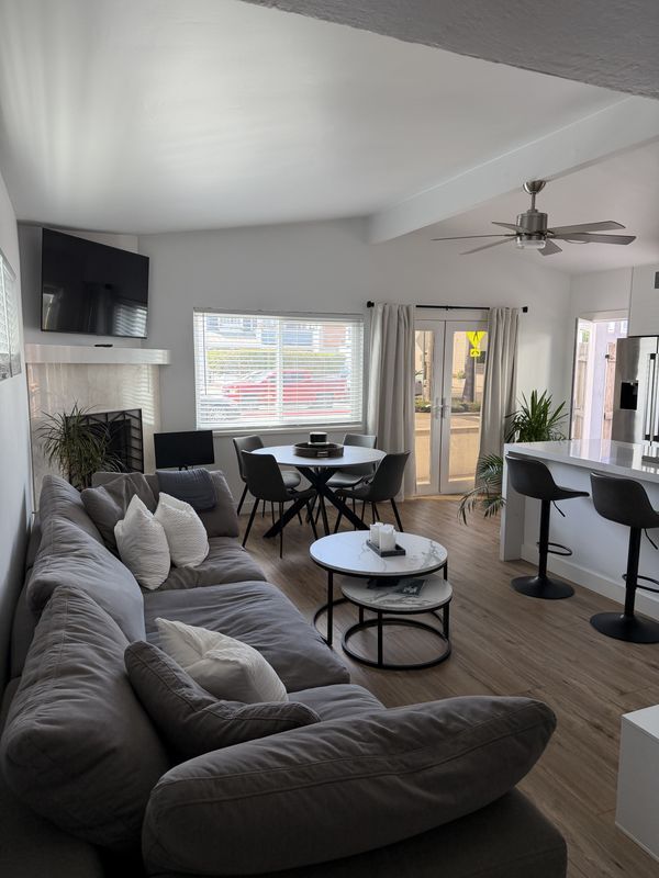 Foto del edificio - 1144 W Balboa Blvd