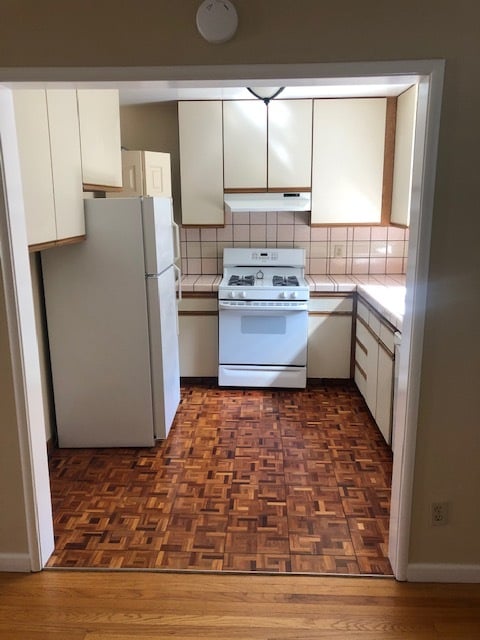 Kitchen - 1047 Noel Dr