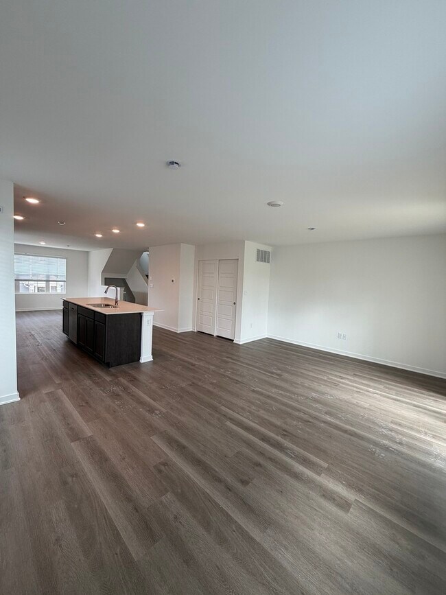 Foto del edificio - 6550 Linden Trl