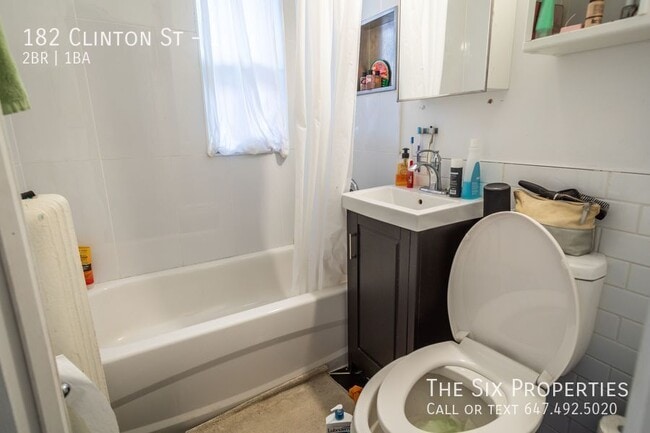 Building Photo - Renovated 2 Bedroom Main Floor Apartment