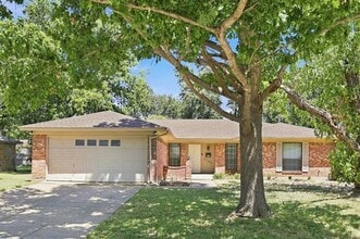 Building Photo - 3204 Denbury Dr