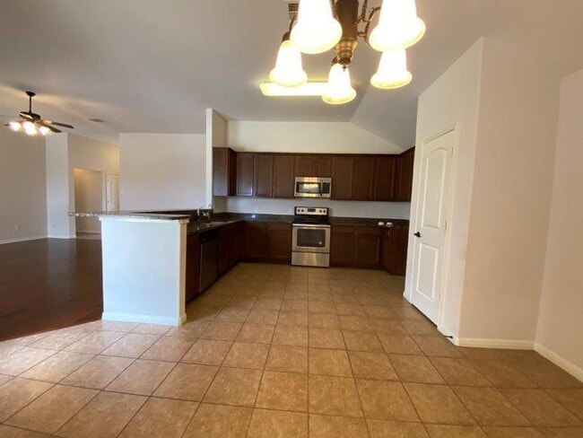 Building Photo - 1527 Woodlands Dr
