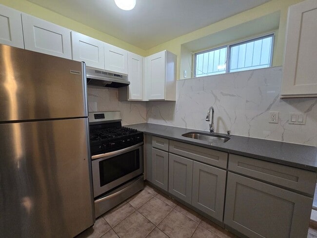 Foto del edificio - 187 Colon Ave