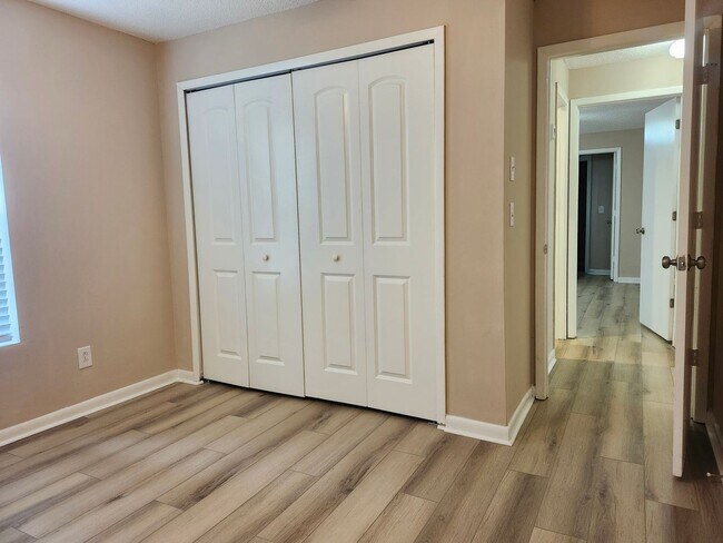 Foto del edificio - Duplex for Rent