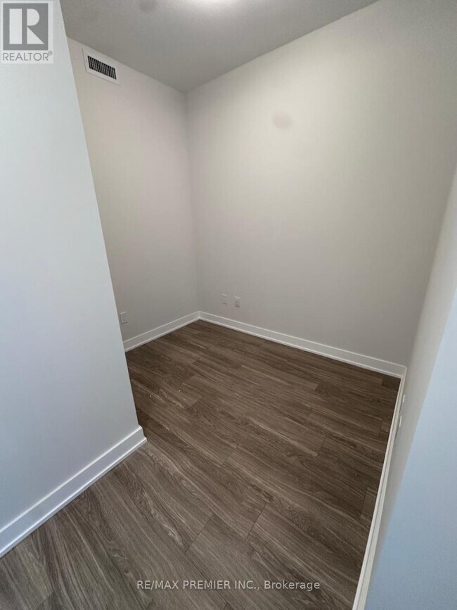 Building Photo - 430-3430 Square One Dr