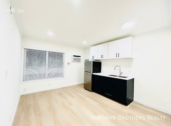 Building Photo - 1832 Bundy Dr