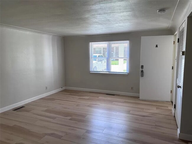 Building Photo - 208 Howard Dr