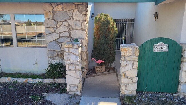 Foto del edificio - 5905 Carl Ave