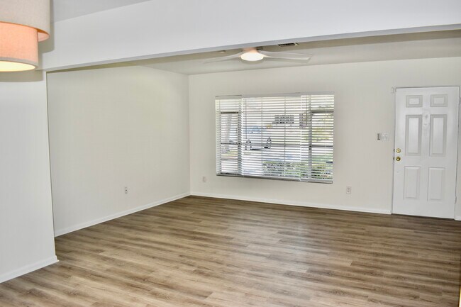 Foto del edificio - 1630 Mayfield Ave