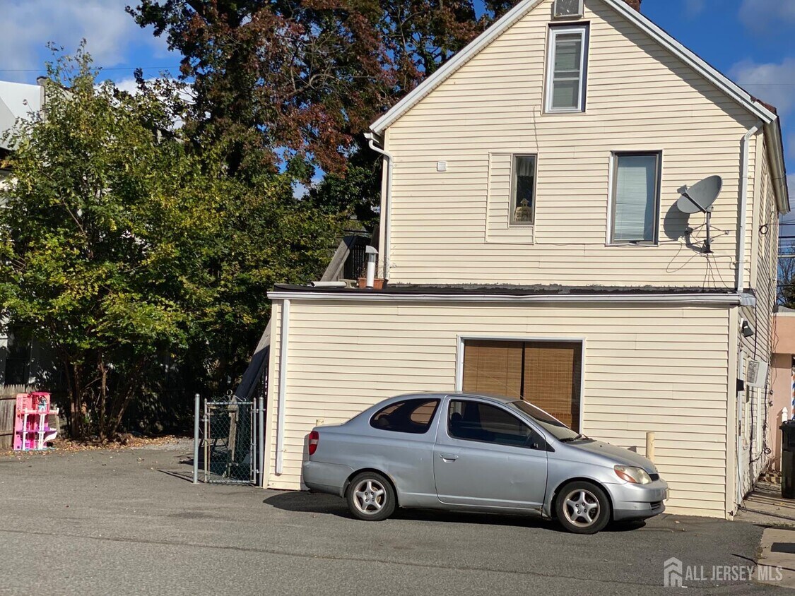 Foto principal - 116 Woodbridge Ave