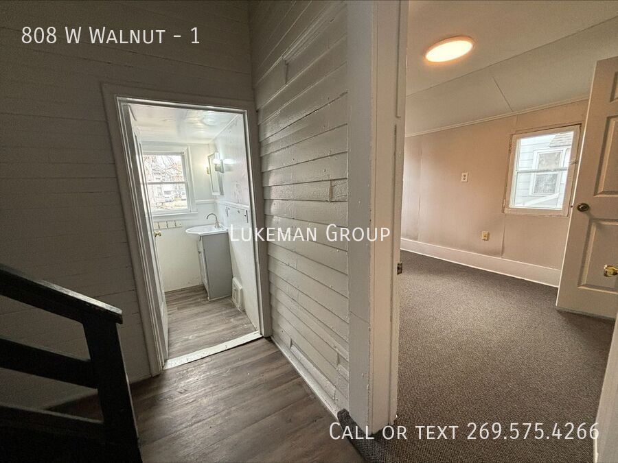 Primary Photo - 808 W Walnut-1