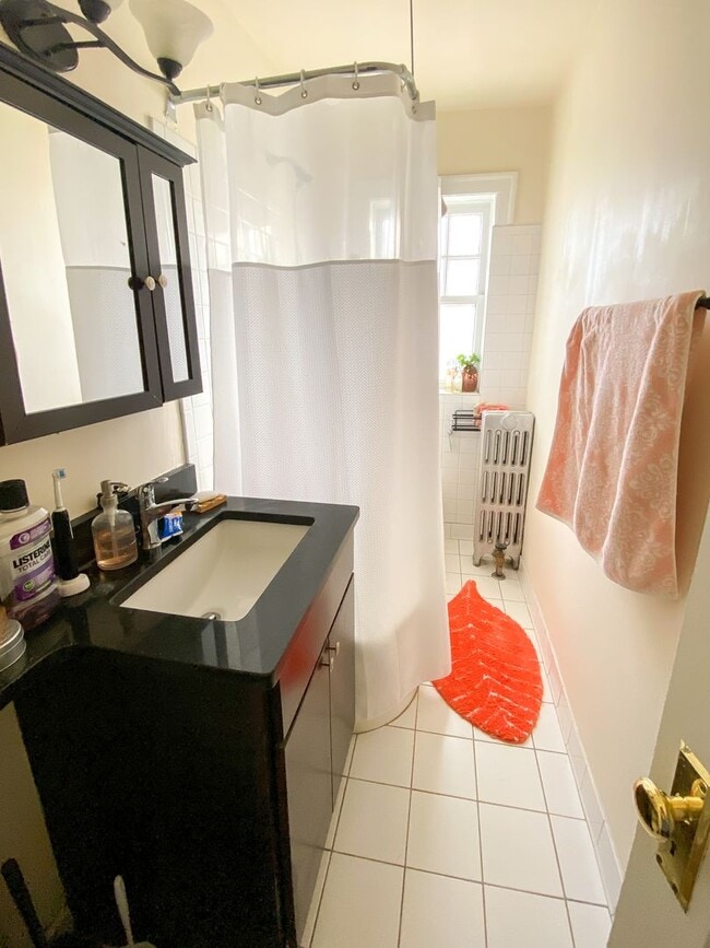 Building Photo - 1605 W Sunnyside Ave