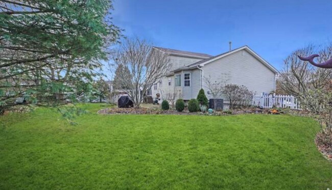 Building Photo - 8 Lusia Ct