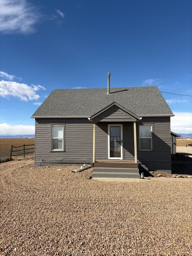 Foto del edificio - Cozy Country Home with Mountain Views