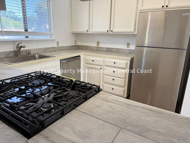 Building Photo - 6460 Nacimiento Ave