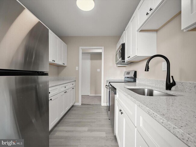 Foto del edificio - 9701 Fields Rd