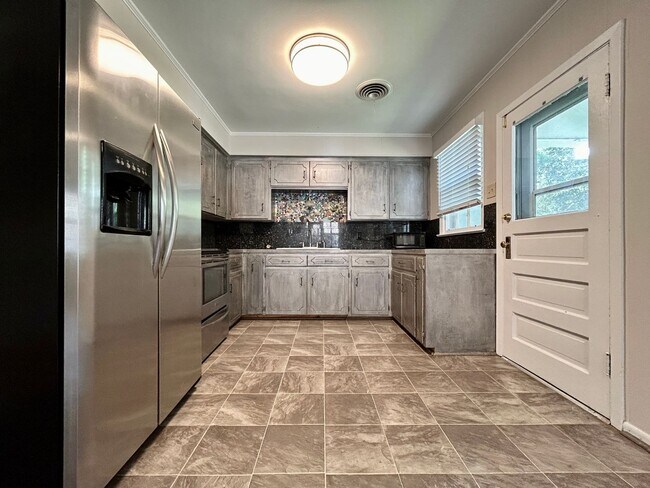 Foto del edificio - 4411/4411.5-44115 Poplar St