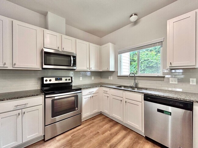 Building Photo - Bright & Spacious 2 Bed, 1.5 Bath in Austin!