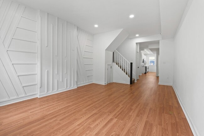 Building Photo - 324 E 23rd St