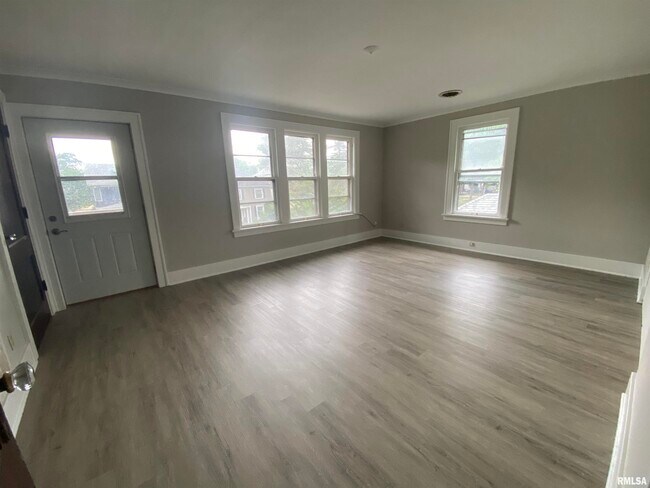 Foto del edificio - 1532 W Barker Ave