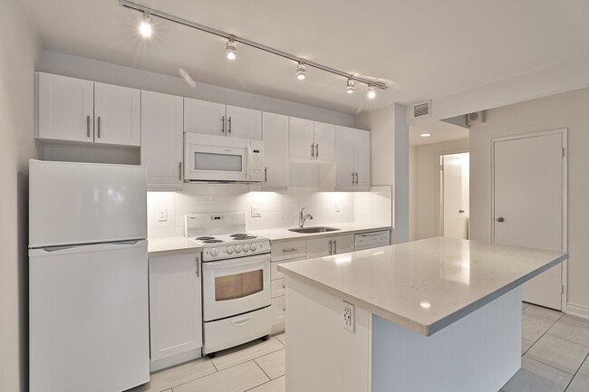 1-Bed - Kitchen - 494 Avenue Rd