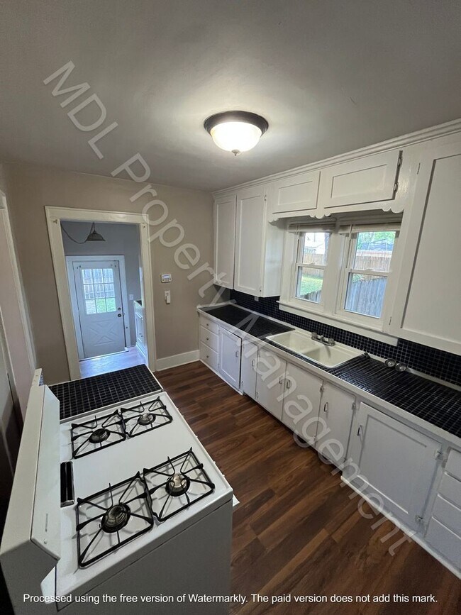 Foto del edificio - 2 Bedroom Home with 2 Car Garage & Fenced ...