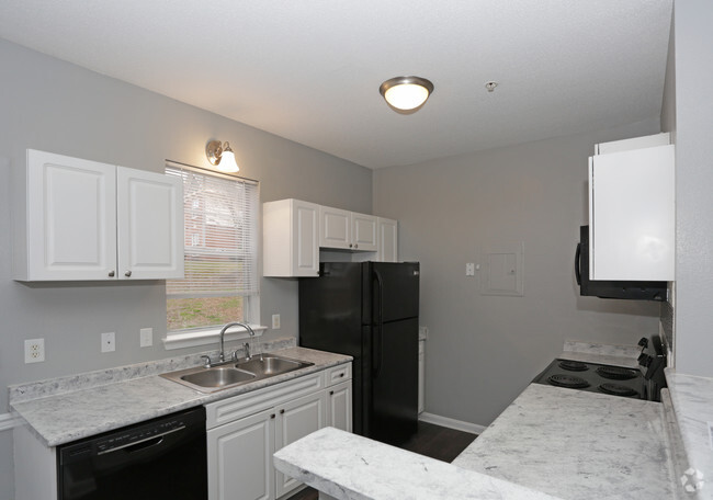 Kitchen - Sterling Glen Apartments