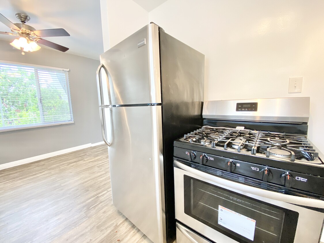 Primary Photo - 415 N El Molino Ave