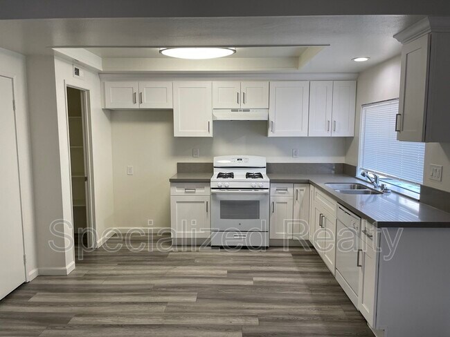 Foto del edificio - 13901 Sayre St