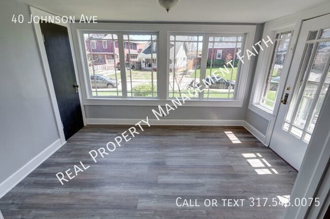 Building Photo - Three bedroom Duplex