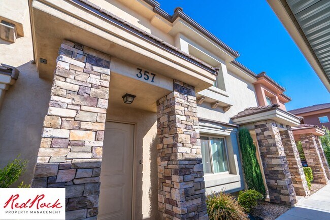 Foto del edificio - Conveniently located 3 Bedroom Townhome