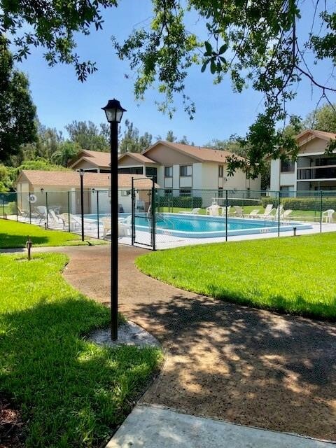 Foto principal - 842 NW Fork Rd