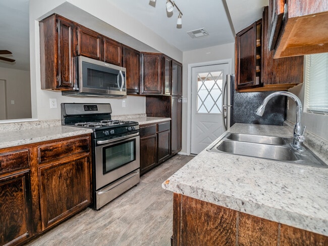 Foto del edificio - 7014 E Holly St