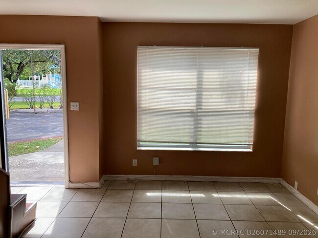 Foto del edificio - 4715 NW 9th Dr