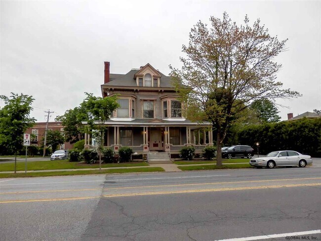 Building Photo - 31 Union Ave