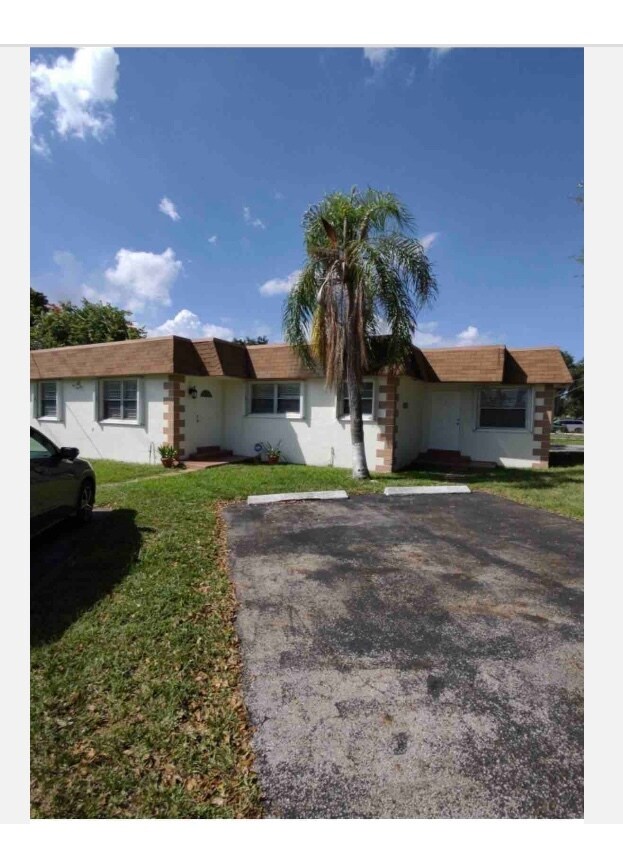 Casita de Hollywood - 201 Columbus Pky