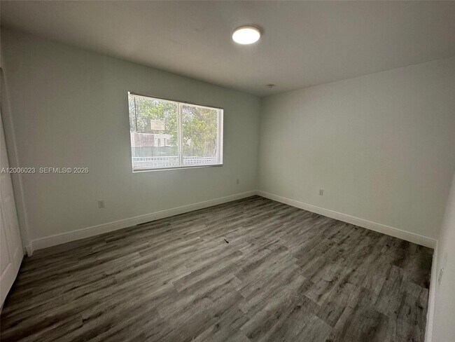 Foto del edificio - 1095 NE 149th St