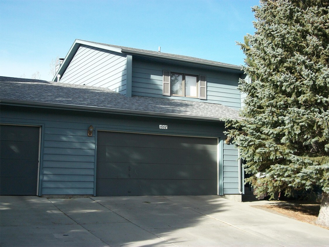 Foto principal - 1002 Surrey Ct
